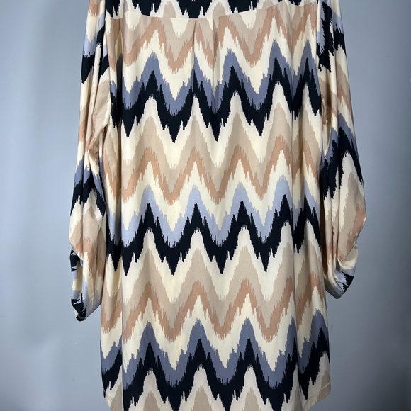 Tacera Monochrome Patterned Top - Picture 10 of 16